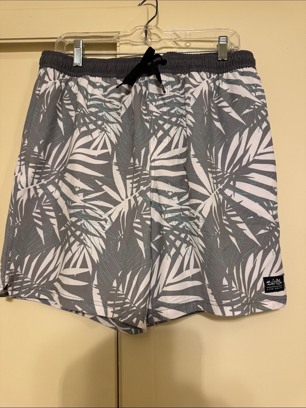 Salt Life Men's Gray & White Palm-Print Athletic/Swim Shorts